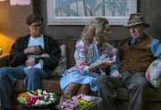 Andrew Ranells as Blair, Julie Hagerty as Jackie Georgina and Phil Reeves as Henri Georgina in BLACK MONDAY (Episode 8, „7042“) Andrew Ranells as Blair, Julie Hagerty as Jackie Georgina and Phil Reeves as Henri Georgina in BLACK MONDAY (Episode 8, „7042“)