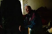 ARD Degeto MARIA WERN, KRIPO GOTLAND, "Raues Land (No Boundaries)", am Sonntag um 21:45 Uhr und um 02:45 Uhr im ERSTEN, online first ab Freitag um 21:45 Uhr in der ARD MEDIATHEK Als Zeuge ist der demenzkranke Konrad (Sten Ljunggren) kaum zu gebrauchen.