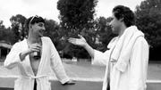 Jonas und Yung Hurn (links) sprechen über den Luxus, immer im Moment zu leben, sich auf nichts festzulegen. Jonas und Yung Hurn (links) sprechen über den Luxus, immer im Moment zu leben, sich auf nichts festzulegen.