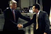 Bürgermeister Winston (Barry Bostwick, l.) heißt seinen neuen Stellvertreter, Charlie Crawford (Charlie Sheen, r.), willkommen. Bürgermeister Winston (Barry Bostwick, l.) heißt seinen neuen Stellvertreter, Charlie Crawford (Charlie Sheen, r.), willkommen.