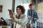 Einbruch beim Pfandleiher: Harry M&ouml;ller und Nils Sanchez wissen nicht, ob der oder die T&auml;ter noch da sind.