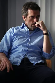 Warum hat Cuddy seine Einladung ins Theater abgelehnt? Dr. Gregory House (Hugh Laurie) kommt tatsächlich ins Grübeln ... Warum hat Cuddy seine Einladung ins Theater abgelehnt? Dr. Gregory House (Hugh Laurie) kommt tatsächlich ins Grübeln ...