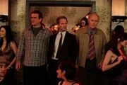 Nachdem Barney (Neil Patrick Harris) seinen Vater (John Lithgow) endlich kennengelernt hat, ist er enttäuscht, dass dieser ein richtiges Vorort-Spießerleben führt. Trotzdem lädt er ihn ein, mit ihm und Ted (Josh Radnor), Marshall (Jason Segel), Lily (Alyson Hannigan) und Robin (Cobie Smulders), einen draufzumachen ... Nachdem Barney (Neil Patrick Harris) seinen Vater (John Lithgow) endlich kennengelernt hat, ist er enttäuscht, dass dieser ein richtiges Vorort-Spießerleben führt. Trotzdem lädt er ihn ein, mit ihm und Ted (Josh Radnor), Marshall (Jason Segel), Lily (Alyson Hannigan) und Robin (Cobie Smulders), einen draufzumachen ...