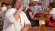 Kein „Leerlauf“ beim Trinken, die frische Maß steht schon bereit. Kein „Leerlauf“ beim Trinken, die frische Maß steht schon bereit.