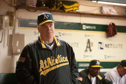Trainer Art Howe (Philip Seymour Hoffman) h&auml;lt wenig von dem neuen Kurs seiner Mannschaft. Doch dann erwartet ihn eine &Uuml;berraschung, die er so nie f&uuml;r m&ouml;glich gehalten h&auml;tte.