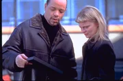 Von links: Attorney Sean  Kramer (Danny Johnson) und Bureau Chief Elizabeth Donnelly (Judith Light)