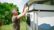 Die Campingbox lässt sich ohne zusätzliches Werkzeug aufbauen. Die Campingbox lässt sich ohne zusätzliches Werkzeug aufbauen.