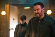 Freuen sich, dass sie ihren alten Widersacher endlich in ihren F&auml;ngen haben: Donal (Diarmaid Murtagh) und seine Schwester Orla McDonnell (Nessa Matthews).