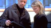 Detective Fin Tutuola (Ice-T) befragt die heroinabh&auml;ngige Claire Rinato (Martha Plimpton), die auf einer Party vergewaltigt wurde.