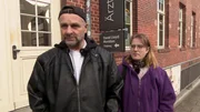 S05E42: In Hamburg steht für Jessica ein wichtiger Termin beim Frauenarzt an. Die Schwangerschaft schreitet voran, doch dann kommt eine beunruhigende Nachricht: Am Herzen des Babys sei ein Knoten entdeckt worden. Jessica versucht ruhig zu bleiben, doch Olaf macht sich große Sorgen. S05E42: In Hamburg steht für Jessica ein wichtiger Termin beim Frauenarzt an. Die Schwangerschaft schreitet voran, doch dann kommt eine beunruhigende Nachricht: Am Herzen des Babys sei ein Knoten entdeckt worden. Jessica versucht ruhig zu bleiben, doch Olaf macht sich große Sorgen.
