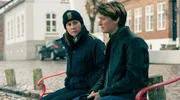 Frederike Toft (Lina Hoppe, re.) gesteht Polizistin Ida S&ouml;rensen (Marlene Morreis, li.), dass sie das Opfer kannte.