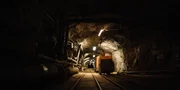 Tief im Berg existieren im Erzgebirge heute noch die Reste eines der geheimsten Industrieprojekte der DDR. Wo Bergleute einst unter extremen Bedingungen schufteten, fahren heute Besucher ins Besucherbergwerk Zinnkammern Pöhla. Tief im Berg existieren im Erzgebirge heute noch die Reste eines der geheimsten Industrieprojekte der DDR. Wo Bergleute einst unter extremen Bedingungen schufteten, fahren heute Besucher ins Besucherbergwerk Zinnkammern Pöhla.