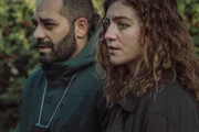 Ein Verbrechen im Ferienpark Canteclaer gibt Juliet Dumon (Charlotte De Bruyne) und ihrem Polizeikollegen Jamal Haout (Nabil Mallat) Rätsel auf. Ein Verbrechen im Ferienpark Canteclaer gibt Juliet Dumon (Charlotte De Bruyne) und ihrem Polizeikollegen Jamal Haout (Nabil Mallat) Rätsel auf.