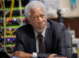 Neurologie-Professor Norman (Morgan Freeman) versucht eine L&ouml;sung zu finden, wie er die lebensbedrohlichen Auswirkungen der mysteri&ouml;sen Superdroge stoppen kann. Wird ihm das gelingen?  Die Verwendung des sendungsbezogenen Materials ist nur mit dem Hinweis und Verlinkung auf RTL+ gestattet.