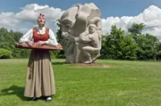 Die Letten – das Volk der Sänger: Etwa 1,2 Millionen Volkslieder sind in Lettland bekannt. Diesem Volksliedgut wurde mit dem einzigartigen Skulpturenpark ein Denkmal gesetzt. Die Letten – das Volk der Sänger: Etwa 1,2 Millionen Volkslieder sind in Lettland bekannt. Diesem Volksliedgut wurde mit dem einzigartigen Skulpturenpark ein Denkmal gesetzt.