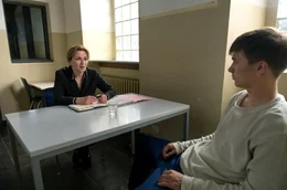 Anna Notrup (Martina Gedeck) sieht gute Chancen, dass Samuel Brunner (Gustav Schmidt) in einem Wiederaufnahmeverfahren frei kommen kann.
