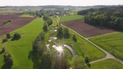 Die Frankenhöhe bietet ein Mosaik von verschiedenen Lebensräumen. Trockene Höhen, feuchte Wiesen, kleine Tümpel und viel Wald: Die Frankenhöhe erstreckt sich zwischen Neustadt an der Aisch und Ansbach im Westen von Bayern. Sie bietet viele unterschiedliche Biotope für Pflanzen und Tiere. Die Frankenhöhe bietet ein Mosaik von verschiedenen Lebensräumen. Trockene Höhen, feuchte Wiesen, kleine Tümpel und viel Wald: Die Frankenhöhe erstreckt sich zwischen Neustadt an der Aisch und Ansbach im Westen von Bayern. Sie bietet viele unterschiedliche Biotope für Pflanzen und Tiere.