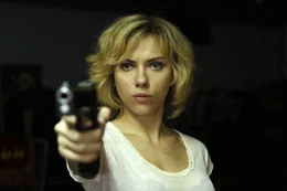 Die Droge verbessert nicht nur Lucys (Scarlett Johansson) k&ouml;rperliche F&auml;higkeiten, sie nimmt ihr auch jede Emotion.