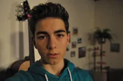 Felix (Shayan Hartmann) hofft, dass Fanny zu Gregor zur&uuml;ckkehrt.