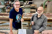 Ingo Rothermund (l.) und Helmut Rehberg (r.) in ihrer Bootsbau-Werkstatt in Celle Ingo Rothermund (l.) und Helmut Rehberg (r.) in ihrer Bootsbau-Werkstatt in Celle