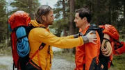 Trotz seiner Trauer meldet sich Tobi (Markus Brandl, r.) zum Dienst. Markus (Sebastian Ströbel, l.) hat dafür vollstes Verständnis. Trotz seiner Trauer meldet sich Tobi (Markus Brandl, r.) zum Dienst. Markus (Sebastian Ströbel, l.) hat dafür vollstes Verständnis.