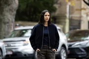 Natalee Linez als CIA Analyst Gina Gosian.
