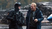 Nach der spektakulären Flucht des Serienmörders alarmiert Kommissar Wisting (Sven Nordin, re.) Stenberg (Ørjan Steinsvik, li.) und sein Delta-Team. Nach der spektakulären Flucht des Serienmörders alarmiert Kommissar Wisting (Sven Nordin, re.) Stenberg (Ørjan Steinsvik, li.) und sein Delta-Team.
