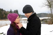 Kira (Mareike Lindenmeyer, l.) und Martin (David Paryla, r.) schaffen es nicht, sich aus dem Weg zu gehen. Kira (Mareike Lindenmeyer, l.) und Martin (David Paryla, r.) schaffen es nicht, sich aus dem Weg zu gehen.