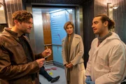 Wer hat den Aufzugsführer im Stuttgarter Fernsehturm erstochen? Sofort nehmen die Kommissare Martina Seiffert (Astrid M. Fünderich, M.) und Jo Stoll (Peter Ketnath, l.) sowie Rechtsmediziner Dr. Benedikt Förster (Florian Wünsche, r.) die Ermittlungen auf. Dem Stuttgarter Team eröffnet sich ein Fall voller Höhen und Tiefen. Wer hat den Aufzugsführer im Stuttgarter Fernsehturm erstochen? Sofort nehmen die Kommissare Martina Seiffert (Astrid M. Fünderich, M.) und Jo Stoll (Peter Ketnath, l.) sowie Rechtsmediziner Dr. Benedikt Förster (Florian Wünsche, r.) die Ermittlungen auf. Dem Stuttgarter Team eröffnet sich ein Fall voller Höhen und Tiefen.