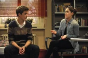 Josy ist sicher, dass Patrick eine gro&szlig;e Fernsehkarriere bevorsteht. Von links: Patrick Westenrieder (Lucas Bauer) und Josy (Carina Diesing).