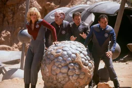Die Crew rund um Commander Taggart (Tim Allen, 3.v.l.) ist auf einer gef&auml;hrlichen Mission in den Tiefen des Weltraums unterwegs. Dabei erwarten Lieutenant Madison (Sigourney Weaver, l.), Dr. Lazarus (Allan Rickman, 2.v.l.) und Technical Sergeant Chen (Tony Shalhoub, r.) verr&uuml;ckte Abenteuer.
