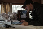 Pfarrer Krauss (Michael Kranz) findet neue Hinweise zu seiner Suche nach dem Mörder von Amadou. Pfarrer Krauss (Michael Kranz) findet neue Hinweise zu seiner Suche nach dem Mörder von Amadou.