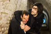 Zwischen Richard (Silvan-Pierre Leirich, l.) und Maximilian (Francisco Medina) entwickelt sich ein erbitterter Kampf... Zwischen Richard (Silvan-Pierre Leirich, l.) und Maximilian (Francisco Medina) entwickelt sich ein erbitterter Kampf...