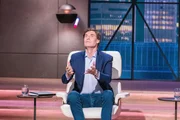 Investor Carsten Maschmeyer unterzieht das elektronische Wurfspielzeug von ChuckaRubba direkt dem Praxistest. Investor Carsten Maschmeyer unterzieht das elektronische Wurfspielzeug von ChuckaRubba direkt dem Praxistest.