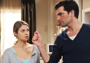 Konstantin (Moritz Tittel, r.) fordert Marlene (Lucy Scherer, l.) auf, ihm zu erklären, wie sie an Doris' gestohlenen Ring kommt. Konstantin (Moritz Tittel, r.) fordert Marlene (Lucy Scherer, l.) auf, ihm zu erklären, wie sie an Doris' gestohlenen Ring kommt.