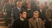 ONE GRANTCHESTER, "Staffel 5, Folge 5", am Mittwoch um 21:45 Uhr. v.l.n.r. Will Davenport (Tom Brittney) und Geordie Keating (Robson Green). Hinten v.l.n.r.: Nick Brimble (Jack Chapman), Al Weaver (Leonard Finch).