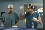 Turk (Donald Faison, l.) muss kurz vor seiner Hochzeit die Bekanntschaft mit Carlas Ex-Freund Dr. Ron Ramirez (Nestor Carbonell, r.) machen, was ihn gar nicht freut ... Turk (Donald Faison, l.) muss kurz vor seiner Hochzeit die Bekanntschaft mit Carlas Ex-Freund Dr. Ron Ramirez (Nestor Carbonell, r.) machen, was ihn gar nicht freut ...
