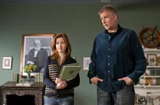 ARD/HEITER BIS TÖDLICH - NORDISCH HERB, neue Krimiserie (16 Folgen), Folge 16 "Der schöne Theo", Nora (Loretta Stern, l.) und Jon (Frank Vockroth, r.) bei Ermittlungen in einem pikanten Fall. ARD/HEITER BIS TÖDLICH - NORDISCH HERB, neue Krimiserie (16 Folgen), Folge 16 "Der schöne Theo", Nora (Loretta Stern, l.) und Jon (Frank Vockroth, r.) bei Ermittlungen in einem pikanten Fall.