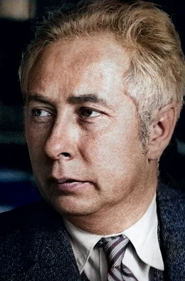 Der Reichstagsabgeordnete Theodor Heuss ist zwar ein &uuml;berzeugter Demokrat, erkennt aber erst sp&auml;t, wie umfassend der Nazi-Terror ist.