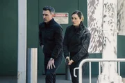 „Defector“ — CBS Original Series FBI. Pictured (L-R): John Boyd as Special Agent Stuart Scola and Juliana Aidén Martinez as Eva Ramos. „Defector“ — CBS Original Series FBI. Pictured (L-R): John Boyd as Special Agent Stuart Scola and Juliana Aidén Martinez as Eva Ramos.