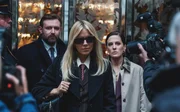 Carla Duval (Sienna Miller, m.)