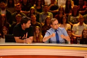 Seltsame Fragen brauchen seltsame und witzige Antworten - diese liefern Martin Rütter (l.) und Wigald Boning (r.) am laufenden Band bei "Genial daneben" ... Seltsame Fragen brauchen seltsame und witzige Antworten - diese liefern Martin Rütter (l.) und Wigald Boning (r.) am laufenden Band bei "Genial daneben" ...