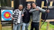 Beim Bogenschie&szlig;en haben Azad, Nick und Lorian ihr Ziel fest im Auge. Die Allstars-Jungs wollen die M&auml;dchen auf jeden Fall bei dieser Challenge &uuml;bertrumpfen.