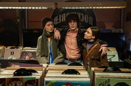 (v.l.n.r.) Bogi (Albert Lichtenstein), Morten "Motte" (Timothy Scannell) und Steffi (Holle Kirck)