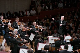 Paavo J&auml;rvi dirigiert das Klavierkonzert in d-Moll.