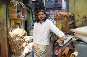 Modedesigner Sudheer Rajbhar in Dharavi, dem größten Slum Indiens Modedesigner Sudheer Rajbhar in Dharavi, dem größten Slum Indiens