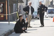 Auf den Spuren des Täters in New Orleans: Merri (Zoe McLellan, l.), Pride (Scott Bakula, M.) und Gibbs (Mark Harmon, r.) ... Auf den Spuren des Täters in New Orleans: Merri (Zoe McLellan, l.), Pride (Scott Bakula, M.) und Gibbs (Mark Harmon, r.) ...