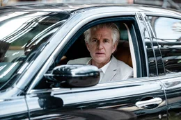 Matts Vorgesetzter Anders (Matthew Modine) besitzt einen Zugang zu einem millionenschweren Konto, auf das es Matts Erpresser abgesehen hat.