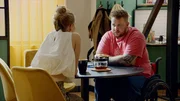 Jonas (Felix van Deventer) leidet unter seinem Kopfkino. Johanna (Charlott Reschke)
