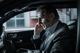 Der Investmentbanker Matt (Liam Neeson) muss den Anweisungen eines unbekannten Anrufers folgen, der eine Bombe in Matts Auto platziert hat.